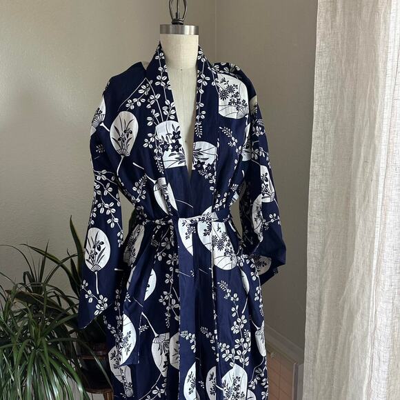 Vintage Medium Kimono Navy White Cotton Japanese Kimono Robe Floral Fan Print - Picture 1 of 3